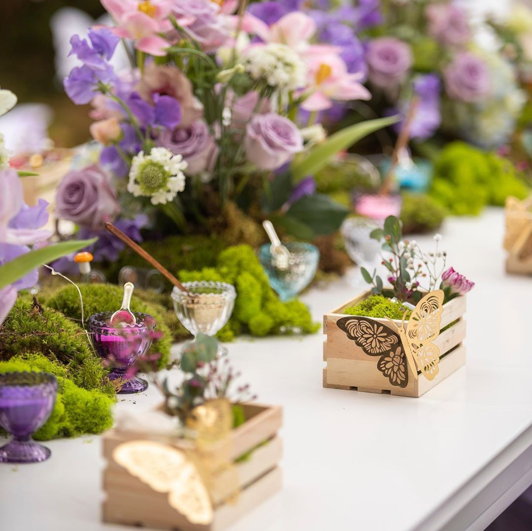 Kylie Jenner diện đầm xẻ ngực sâu quyến rũ như công chúa ảnh 12