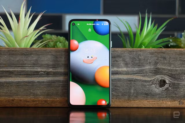iPhone SE 2020 có thêm đối thủ đáng gờm, giá 8,1 triệu đồng ảnh 2