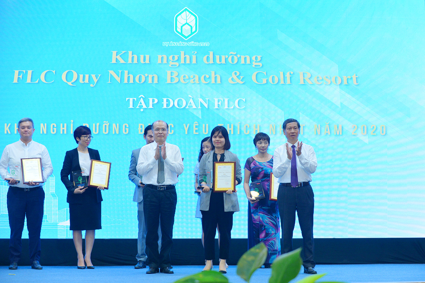 FLC Quy Nhơn được vinh danh 'Khu nghỉ dưỡng được yêu thích nhất năm 2020' ảnh 1