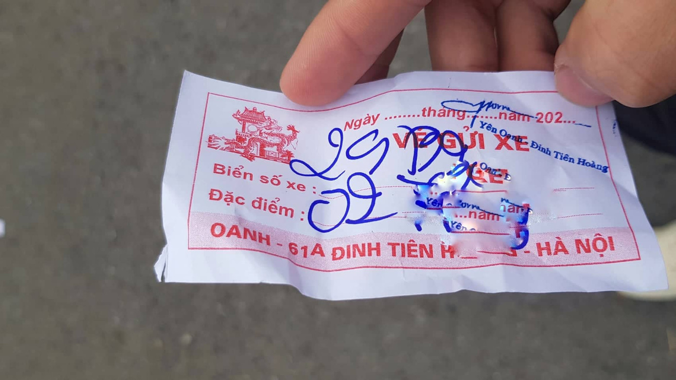 Xử phạt xong, bãi xe tự phát ở Hà Nội tiếp tục 'chặt chém' ảnh 4