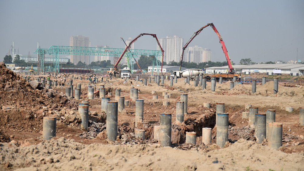 Lắp đặt ống cống khổng lồ dẫn nước sông Tô Lịch vào nhà máy xử lý nước thải ảnh 15