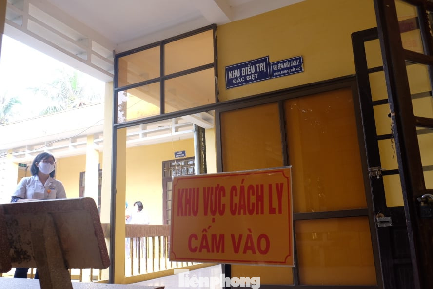 Ngày bận rộn của các bác sĩ sống trong khu cách ly Sơn Tây ảnh 12