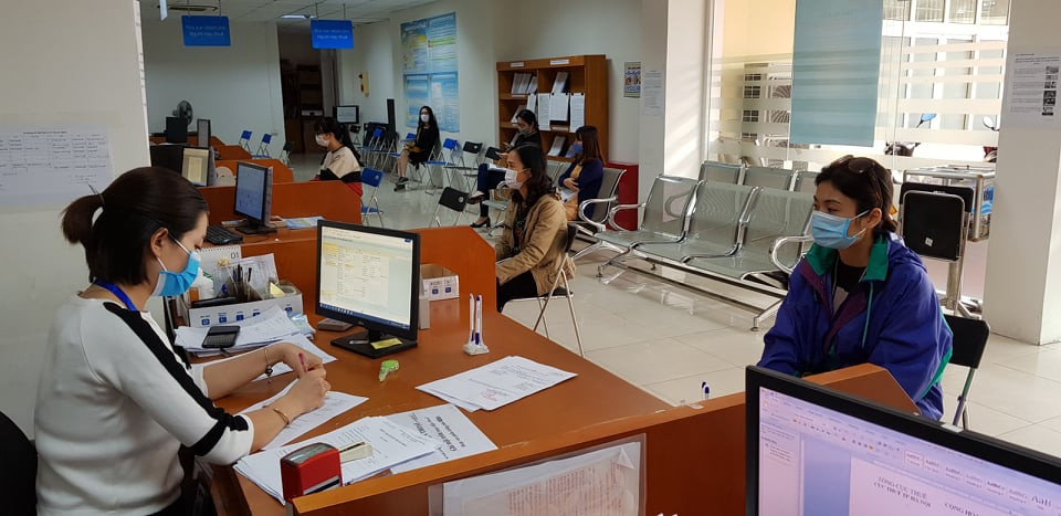 Công sở một tuần sau nới lỏng giãn cách: Giao dịch điện tử tăng mạnh ảnh 6