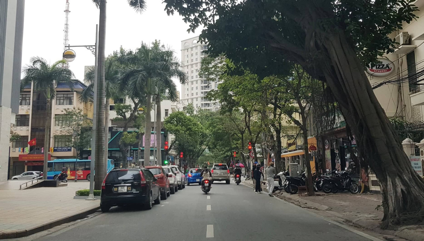 Trông xe tự phát mọc như nấm quanh các điểm di tích Hà Nội ảnh 10