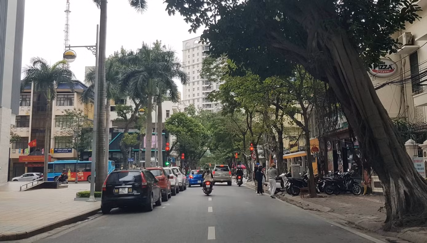 Trông xe tự phát mọc như nấm quanh các điểm di tích Hà Nội ảnh 10