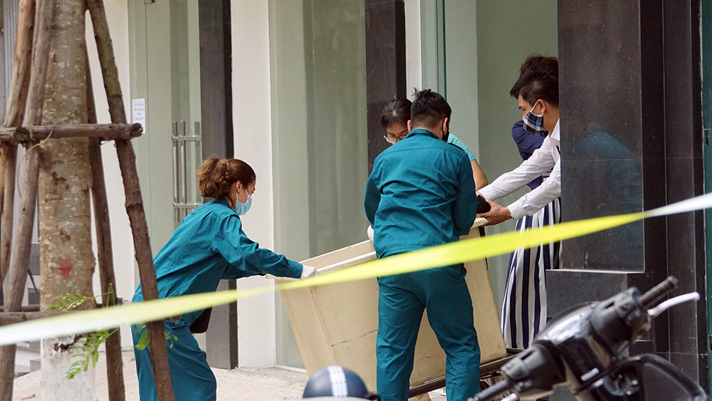 Cung cấp thực phẩm tới từng hộ dân khu cách ly phố Trúc Bạch ảnh 4