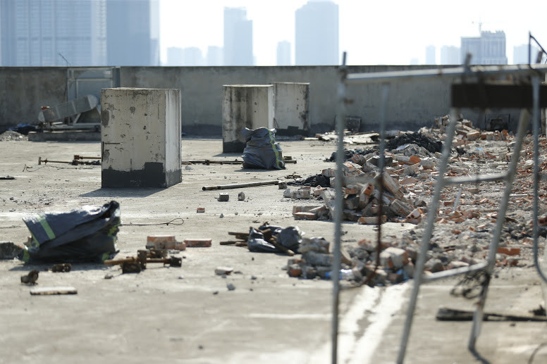 Máy cắt lưỡi kim cương cắt 'ngọt lịm' sàn nhà 8B Lê Trực ảnh 11