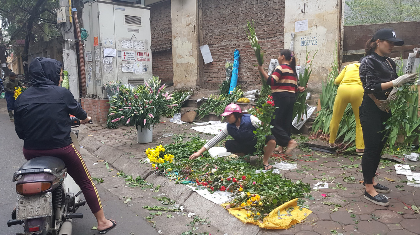 Hà Nội: Giá thịt lợn, thịt gà tăng kỷ lục, người dân chen nhau mua 30 Tết ảnh 11