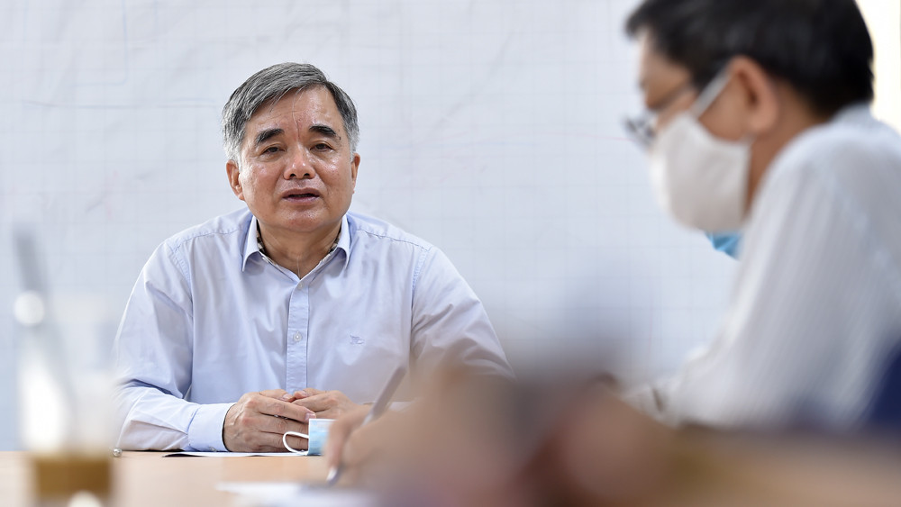 Lắp đặt ống cống khổng lồ dẫn nước sông Tô Lịch vào nhà máy xử lý nước thải ảnh 11