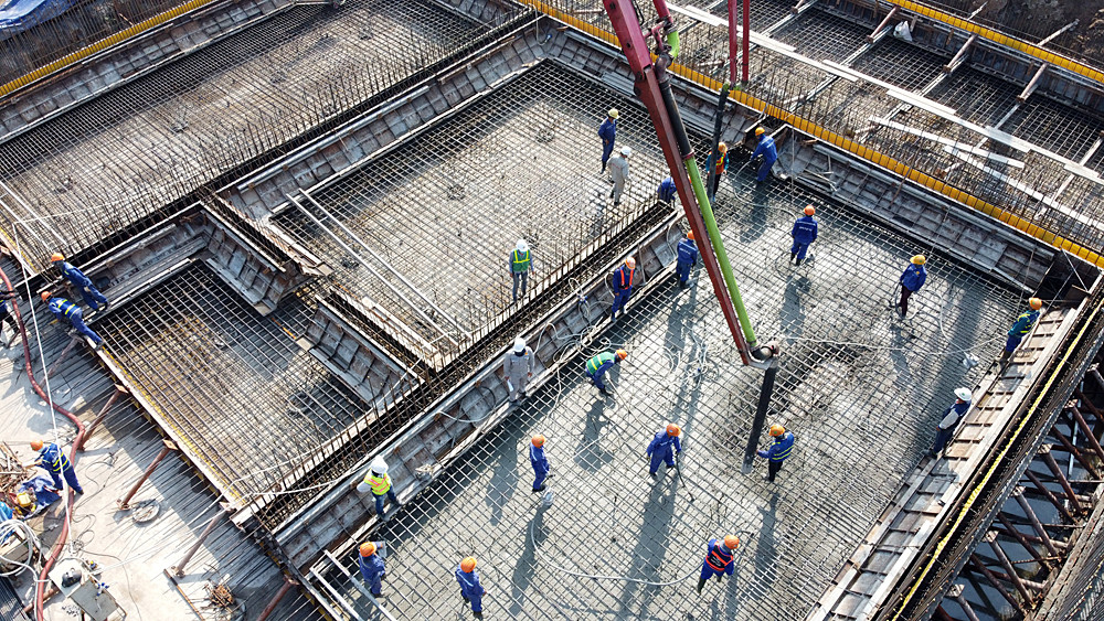 Lắp đặt ống cống khổng lồ dẫn nước sông Tô Lịch vào nhà máy xử lý nước thải ảnh 16