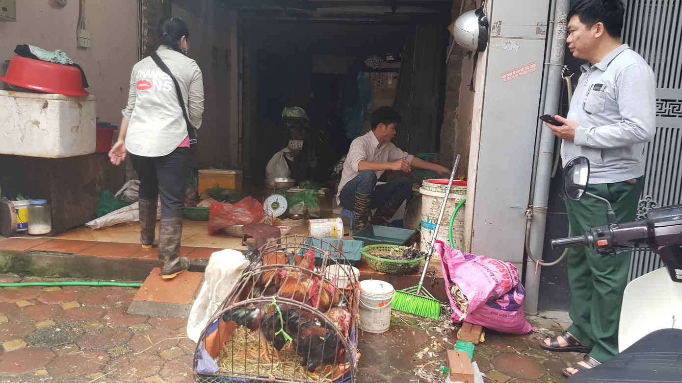 Hà Nội: Giá thịt lợn, thịt gà tăng kỷ lục, người dân chen nhau mua 30 Tết ảnh 9