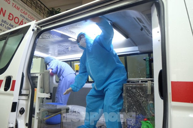 24 giờ không ngủ của y bác sĩ cấp cứu 115 Hà Nội ảnh 4