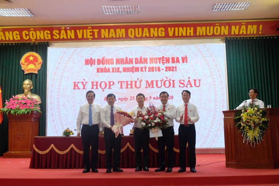 Ông Đỗ Mạnh Hưng được bầu làm Chủ tịch UBND huyện Ba Vì ảnh 2