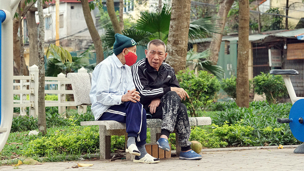 Cung cấp thực phẩm tới từng hộ dân khu cách ly phố Trúc Bạch ảnh 9