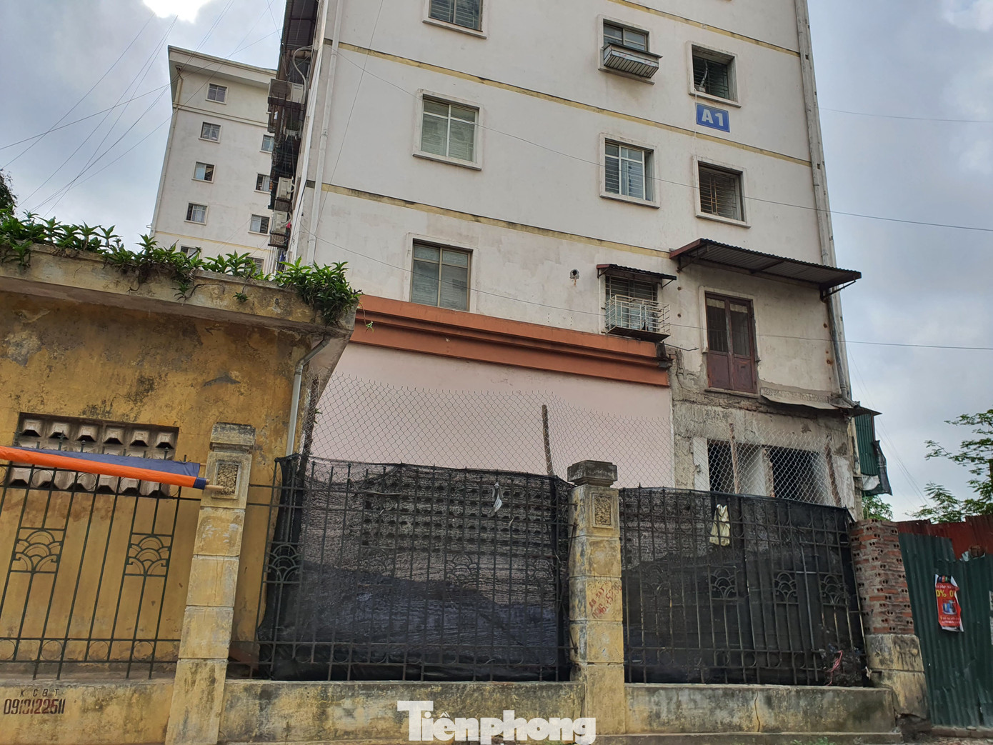 Tận thấy cảnh hoang tàn các khu nhà tái định cư ở Hà Nội ảnh 2