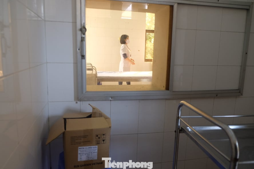 Ngày bận rộn của các bác sĩ sống trong khu cách ly Sơn Tây ảnh 11