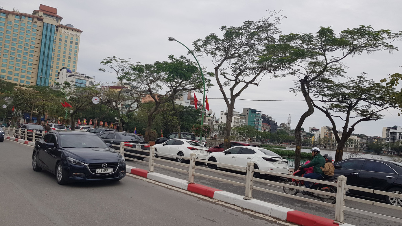 Trông xe tự phát mọc như nấm quanh các điểm di tích Hà Nội ảnh 2