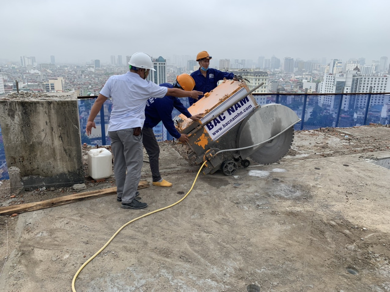 Tiếp tục khởi động máy cắt kim cương xử lý sai phạm công trình 8B Lê Trực ảnh 4