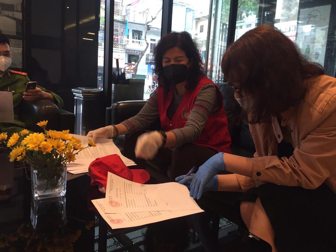 Cách ly tầng 10 tòa nhà Lancaster Núi Trúc phòng dịch Covid-19 ảnh 1