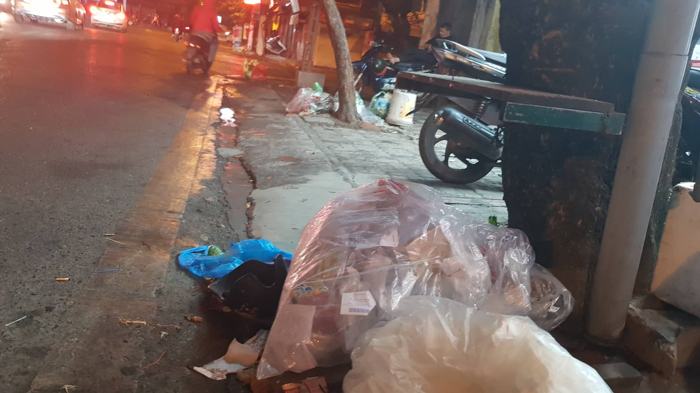 Hà Nội: Rác tăng đột biến 30 Tết, công nhân căng mình dọn rác ảnh 6