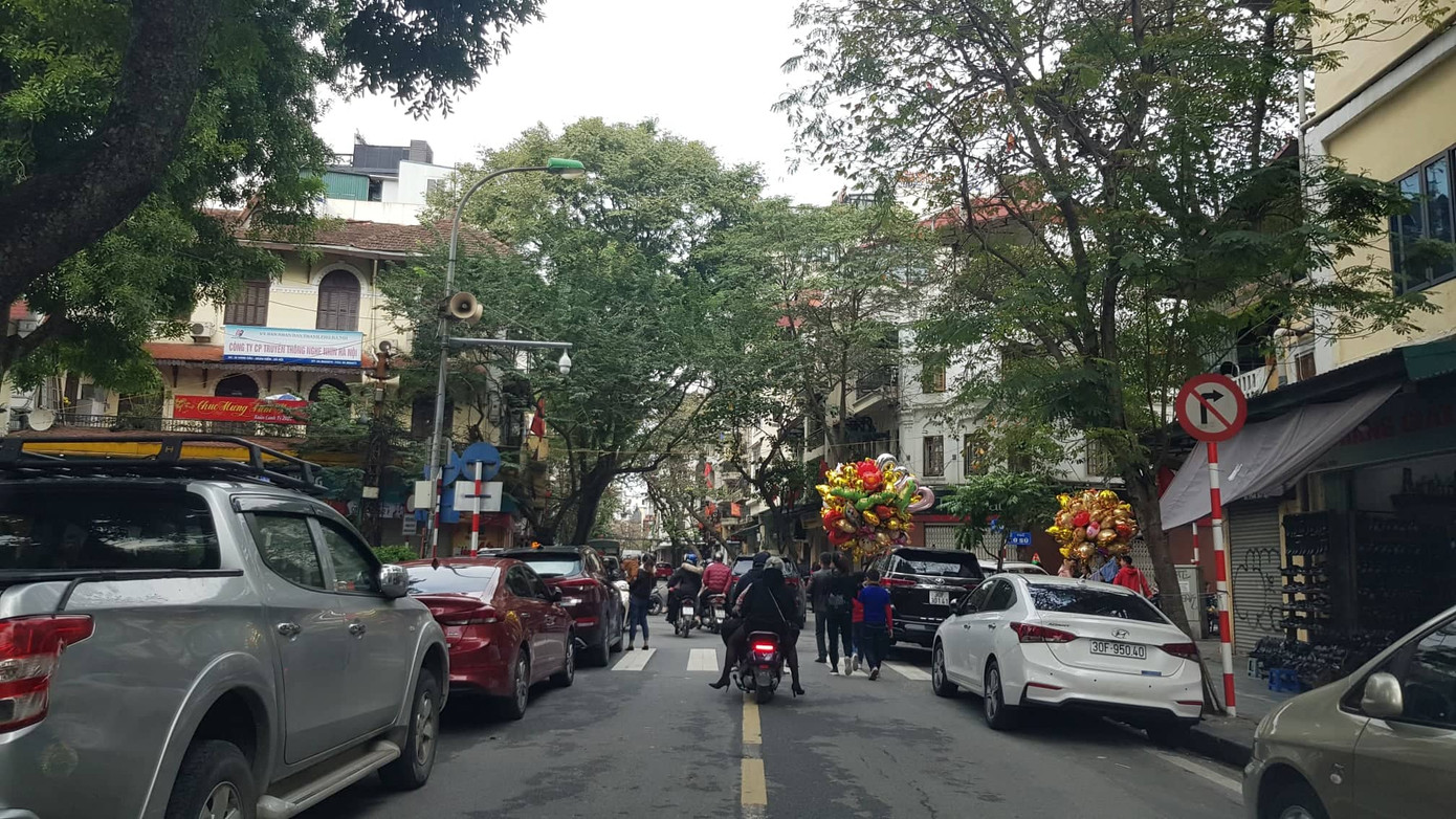 Trông xe tự phát mọc như nấm quanh các điểm di tích Hà Nội ảnh 5