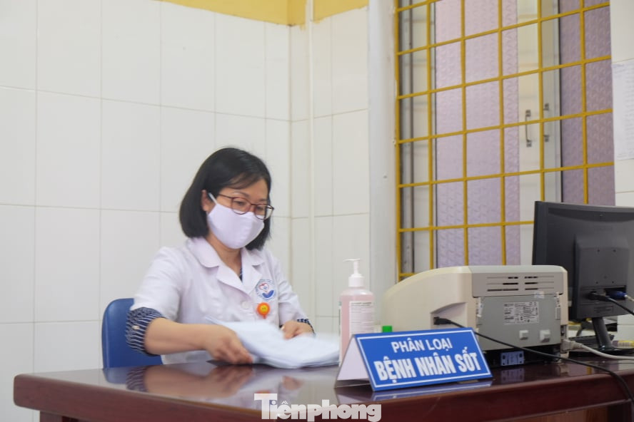 Ngày bận rộn của các bác sĩ sống trong khu cách ly Sơn Tây ảnh 10