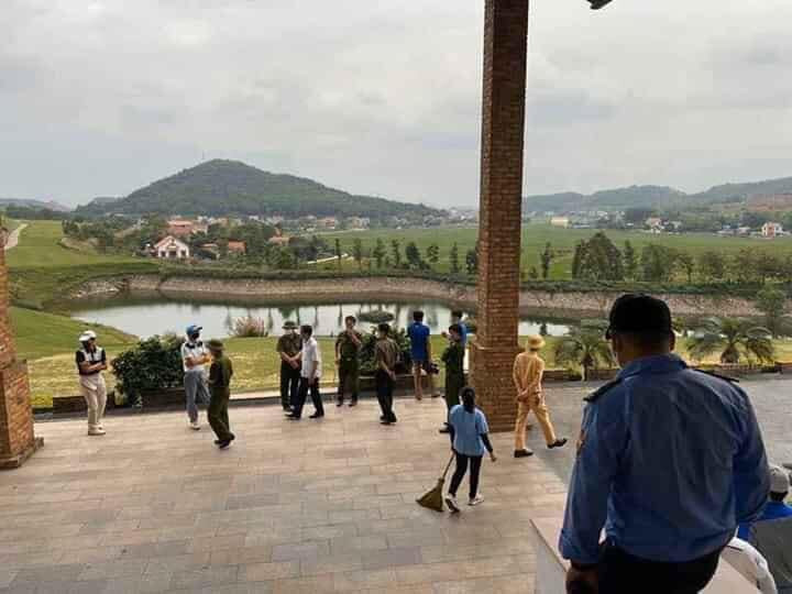 Công an lên tận 'green' giải tán người chơi golf ảnh 1