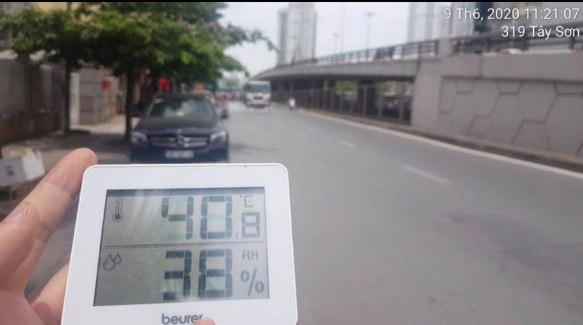 Ngày đầu Hà Nội rửa đường: Nhiều tuyến phố giảm nhiệt 3 - 5 độ C ảnh 2