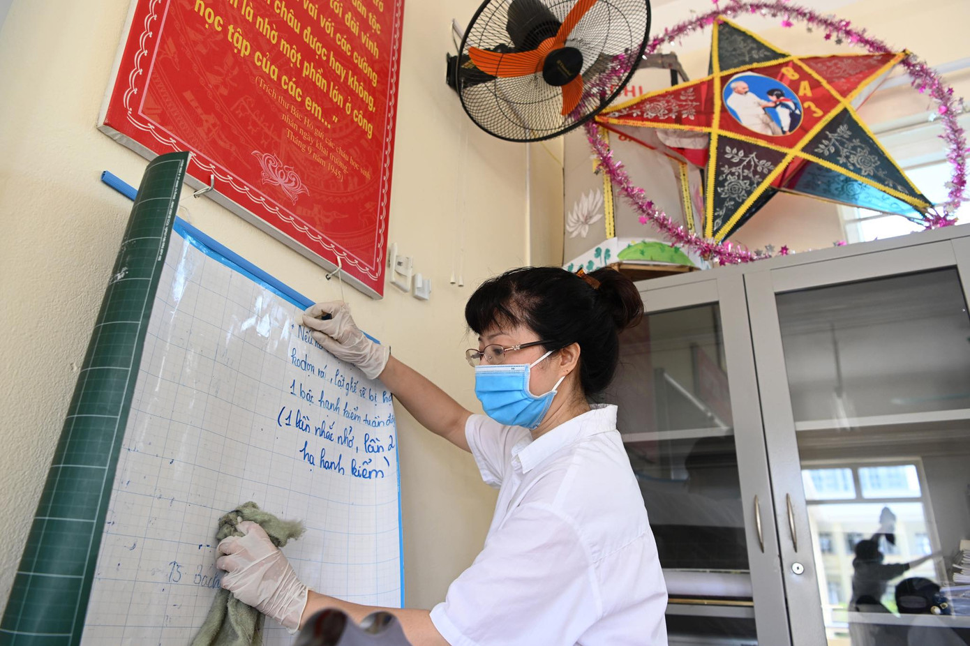 Trường học ở Hà Nội hoàn tất tổng vệ sinh đón học sinh trở lại ảnh 4