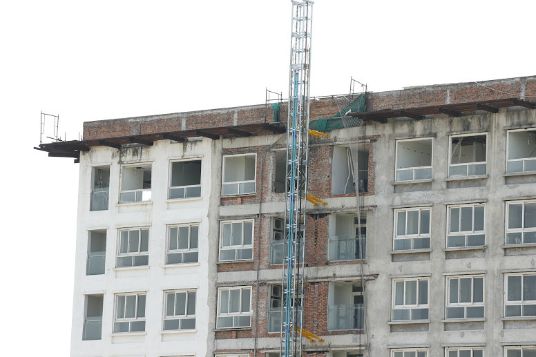 Máy cắt lưỡi kim cương cắt 'ngọt lịm' sàn nhà 8B Lê Trực ảnh 10