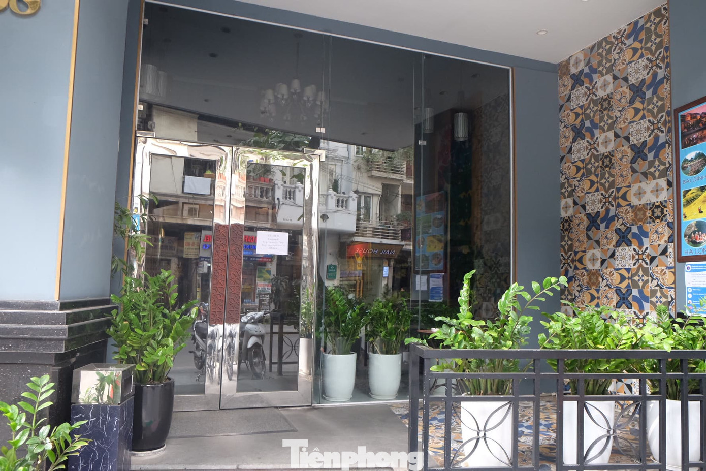 Cận cảnh khách sạn phố cổ Hà Nội 'đóng băng' vì dịch Covid-19 ảnh 1