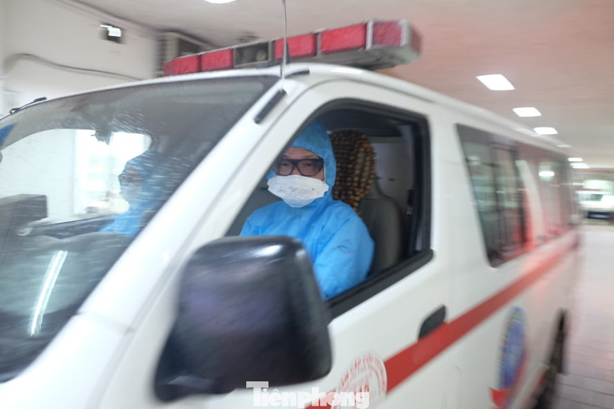 'Chiến sĩ' tuyến đầu chống dịch: Ăn tranh thủ, chuông reo là lên xe ảnh 1