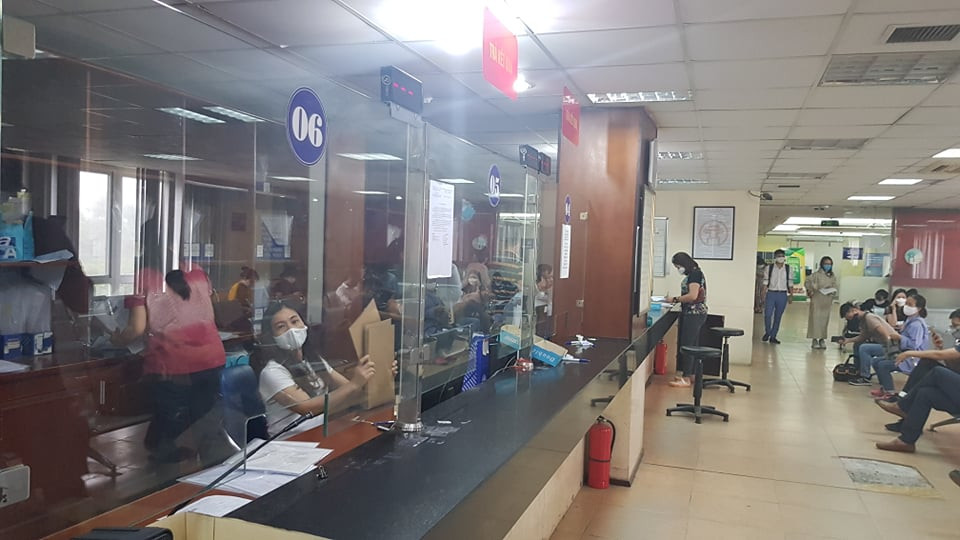 Công sở một tuần sau nới lỏng giãn cách: Giao dịch điện tử tăng mạnh ảnh 1