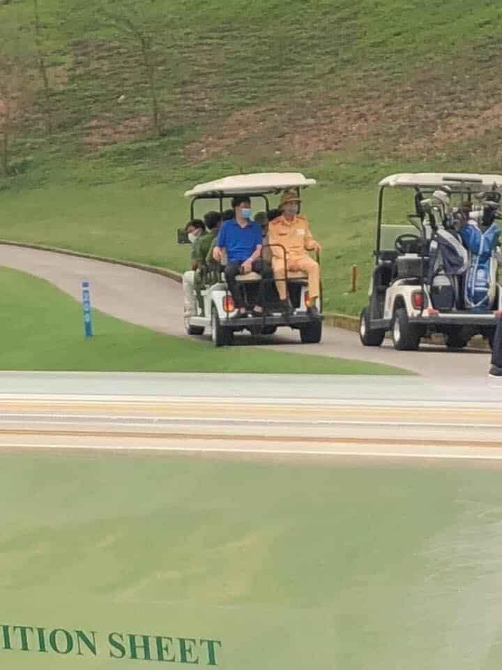 Công an lên tận 'green' giải tán người chơi golf ảnh 2