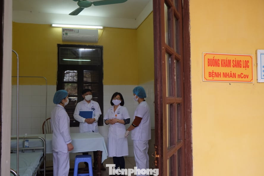 Ngày bận rộn của các bác sĩ sống trong khu cách ly Sơn Tây ảnh 13