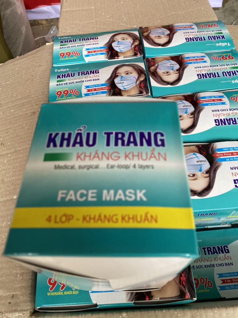 VIDEO: Rợn người chứng kiến sản xuất khẩu trang từ... giấy vệ sinh tại Hà Nội ảnh 3