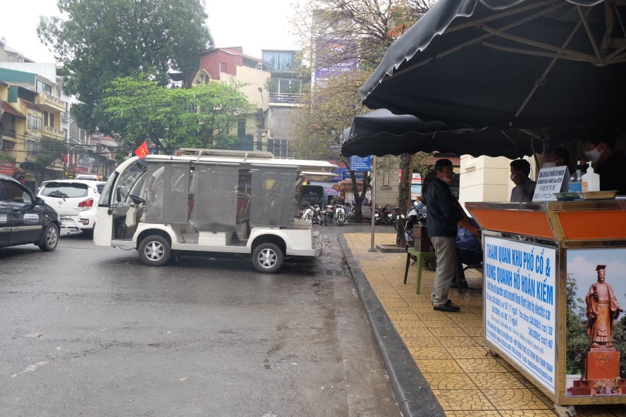 100% khách đeo khẩu trang, rửa tay trước khi vào chợ Đồng Xuân ảnh 15