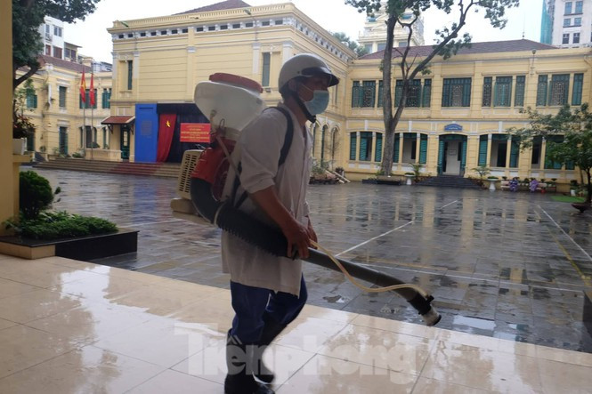 Dọn vệ sinh khử khuẩn, chuẩn bị đón học sinh quay lại trường ảnh 8 Dọn vệ sinh khử khuẩn, chuẩn bị đón học sinh quay lại trường ảnh 8