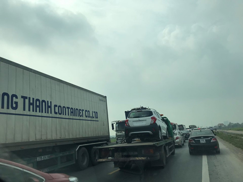 Bốn ô tô đâm 'dồn toa', đường tránh TP Ninh Bình ùn tắc nhiều km ảnh 3