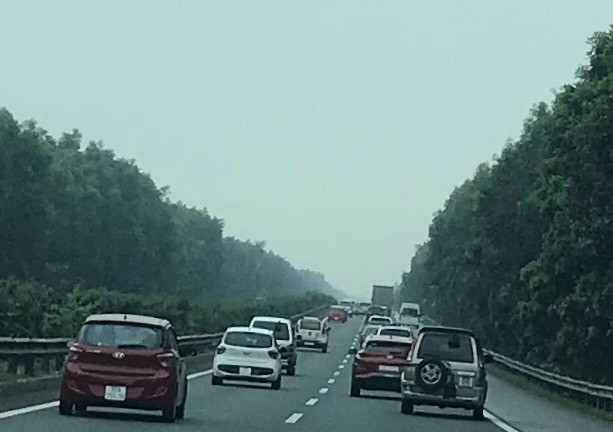 Bốn ô tô đâm 'dồn toa', đường tránh TP Ninh Bình ùn tắc nhiều km ảnh 6