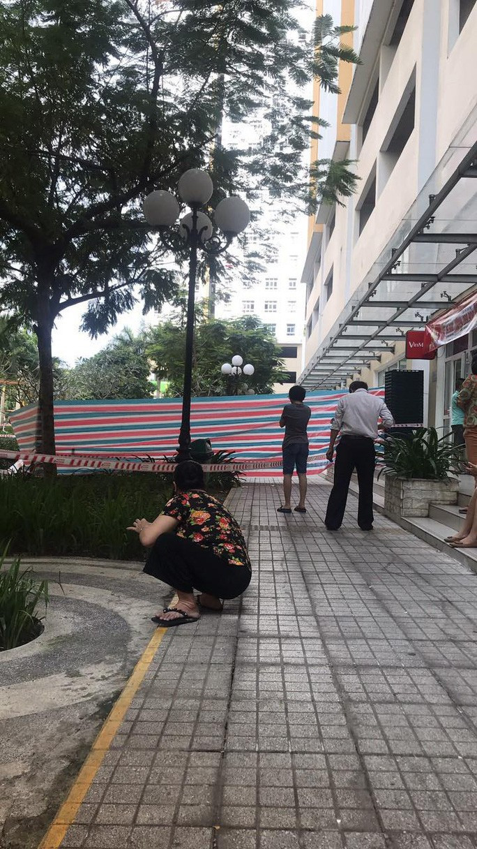 Hiện trường vụ việc Nữ luật sư rơi lầu tử vong tại một chung cư ở Sài Gòn ảnh 1