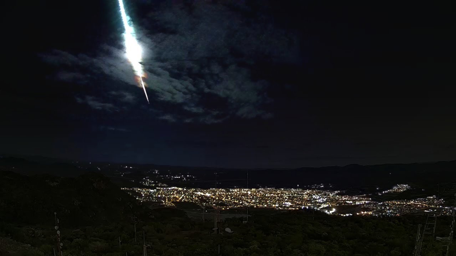 Thiên thạch trút xuống như mưa, đất nghèo đón 'món quà của Thượng đế' ảnh 1