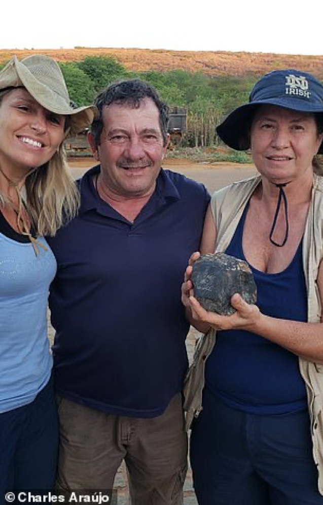 Thiên thạch trút xuống như mưa, đất nghèo đón 'món quà của Thượng đế' ảnh 4