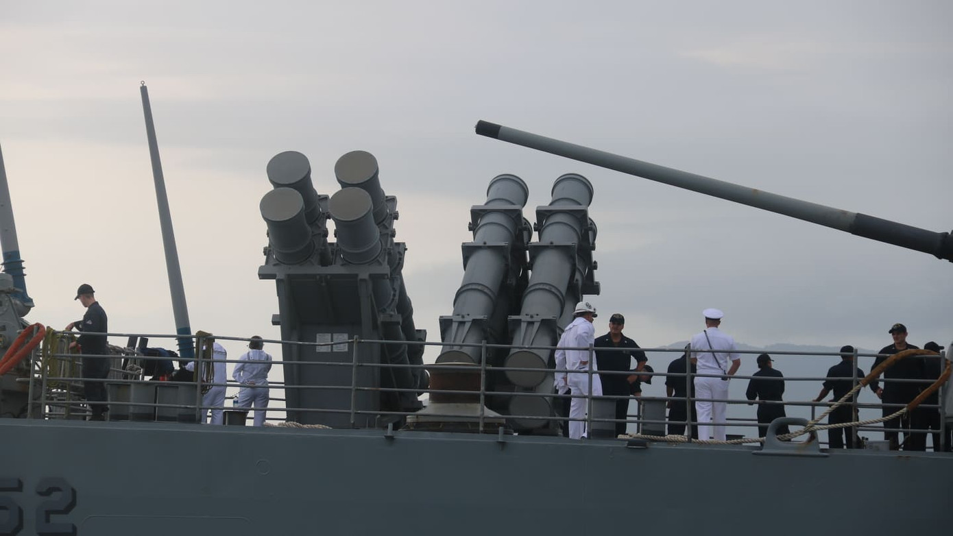 Mục kích tàu sân bay USS Theodore Roosevelt vào vịnh Đà Nẵng ảnh 10