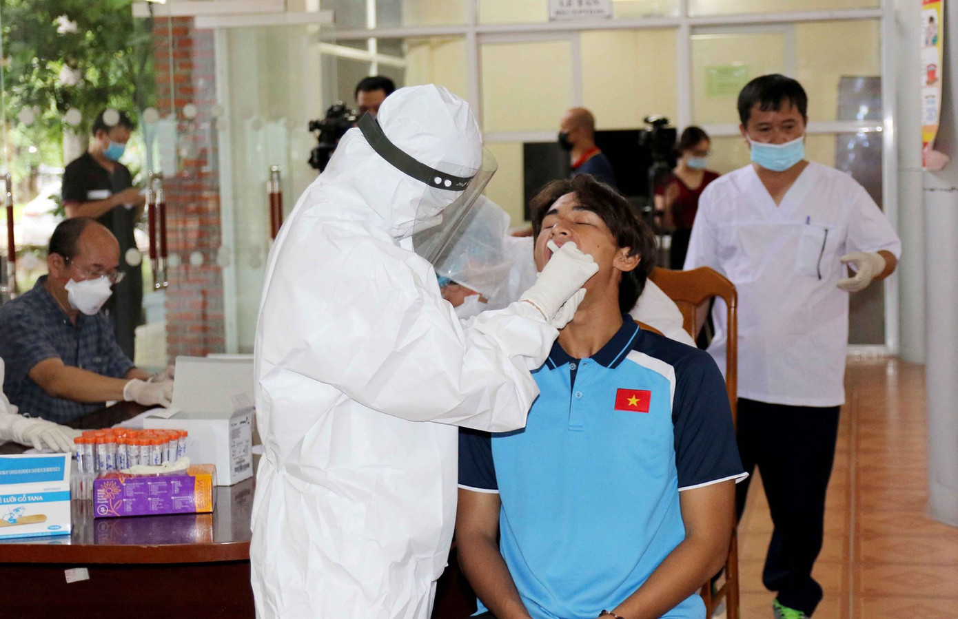 Thầy trò HLV Park Hang Seo chờ kết quả xét nghiệm COVID-19 ảnh 2