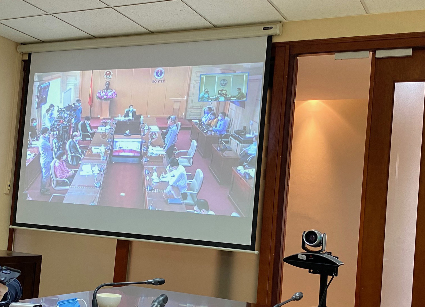 Vì sao bệnh nhân phi công người Anh bị nặng? ảnh 1