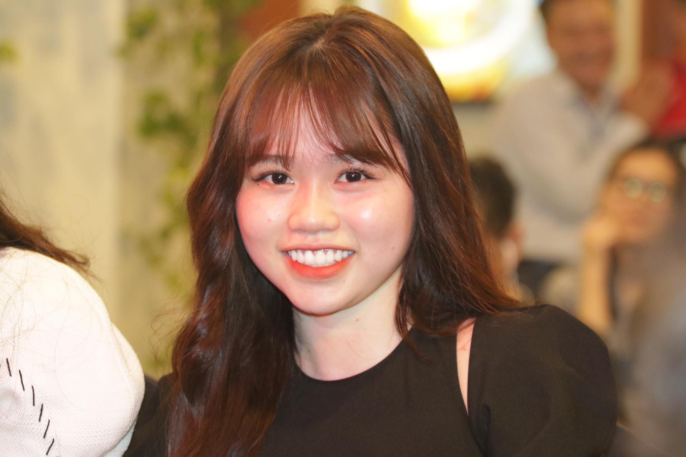 Bạn gái mới 'kèm sát' Quang Hải ở Gala Quả bóng vàng ảnh 1