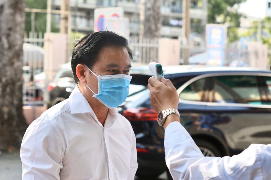 Quang Hải đeo khẩu trang, đo thân nhiệt trước trận Siêu cúp Quốc gia ảnh 7