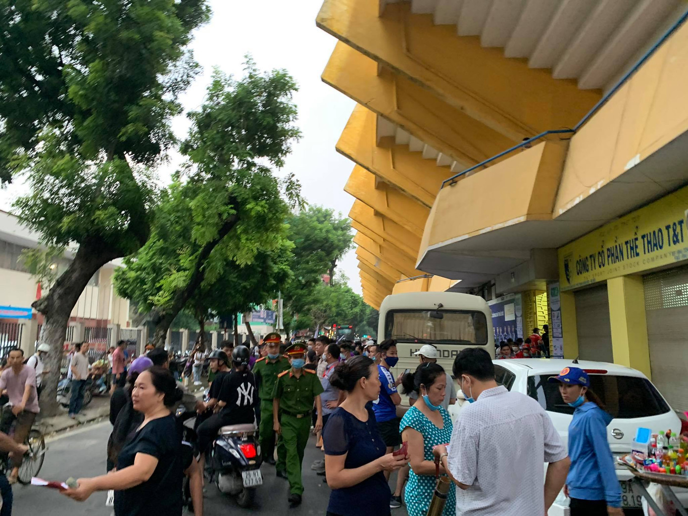 Sân Hàng Đẫy mở cửa trở lại đón cổ động viên bóng đá ảnh 1