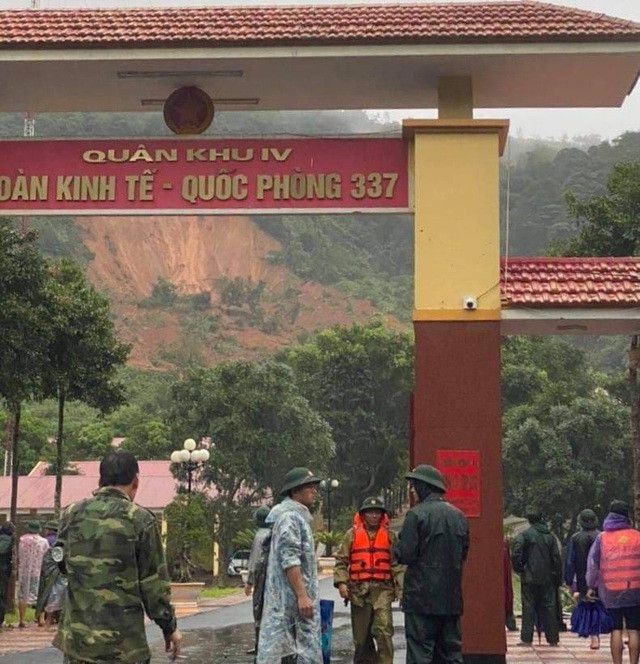 Tướng Giang nghẹn ngào báo tin vụ sạt lở đất khiến 22 cán bộ, chiến sĩ mất tích ảnh 1